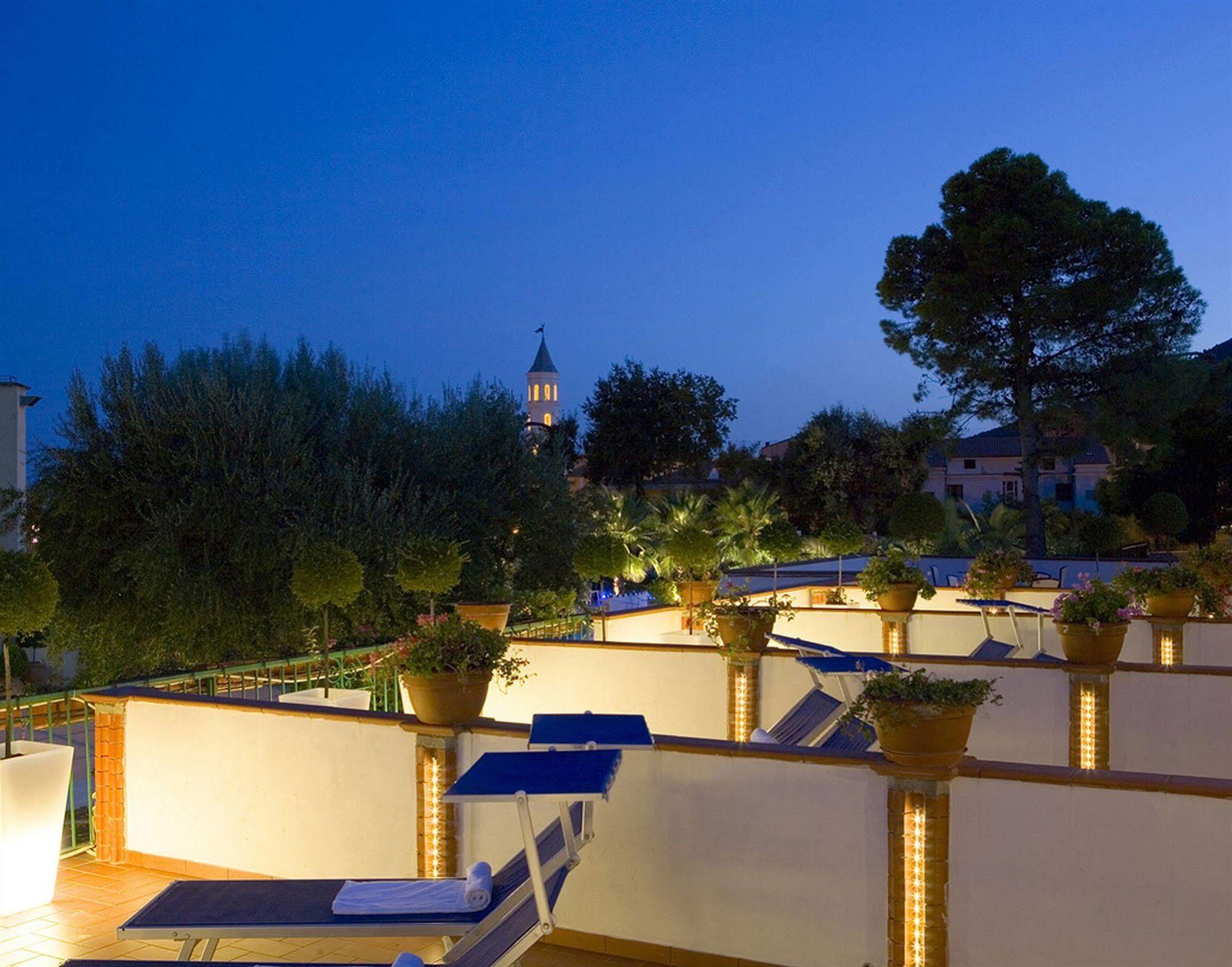 סקאריו Hotel Ristorante Cavaliere מראה חיצוני תמונה