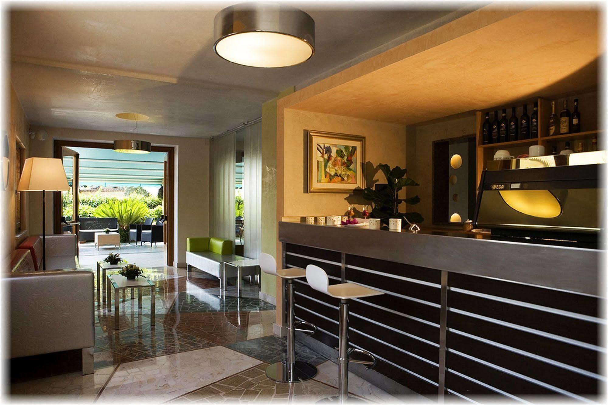 סקאריו Hotel Ristorante Cavaliere מראה חיצוני תמונה